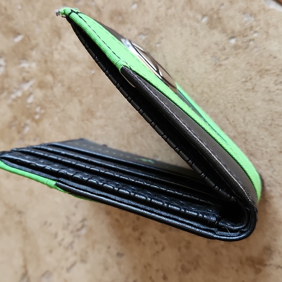 XBOX Black and Green Wallet - Picture 7 of 11
